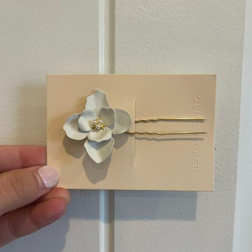 White Flower Hair Pin